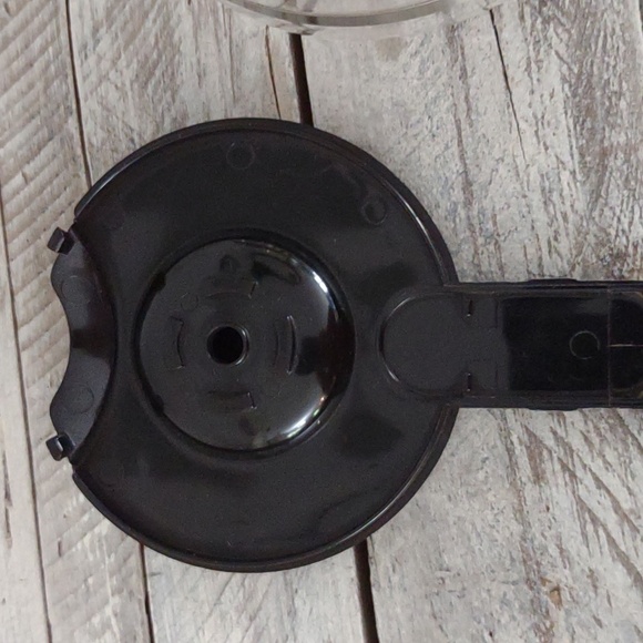 CUISINART 12 Cup Coffee Pot - Picture 6 of 7